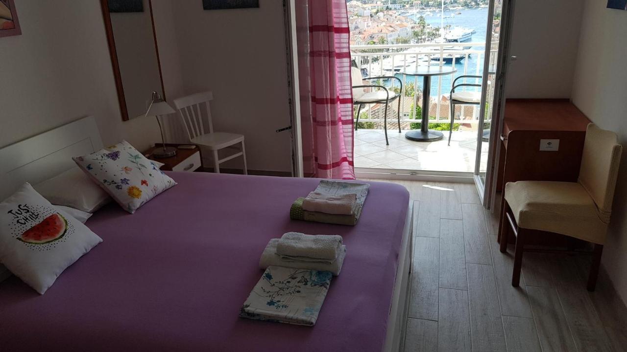 Apartments Bocin Rosso Хвар Экстерьер фото